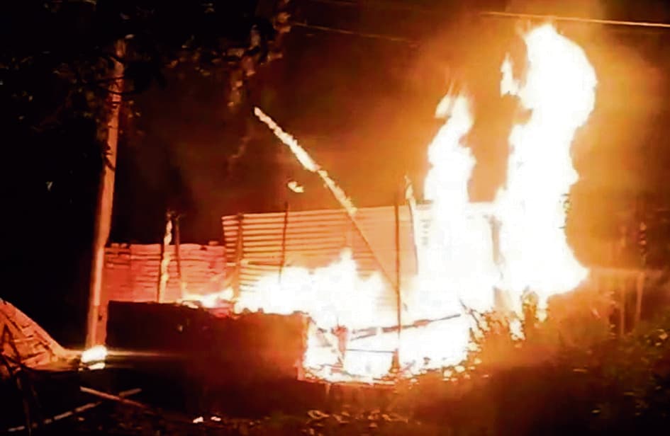 Siwan News : नगई गांव में रिहायशी झोंपड़ी फूंकी 50 हजार से अधिक का नुकसान