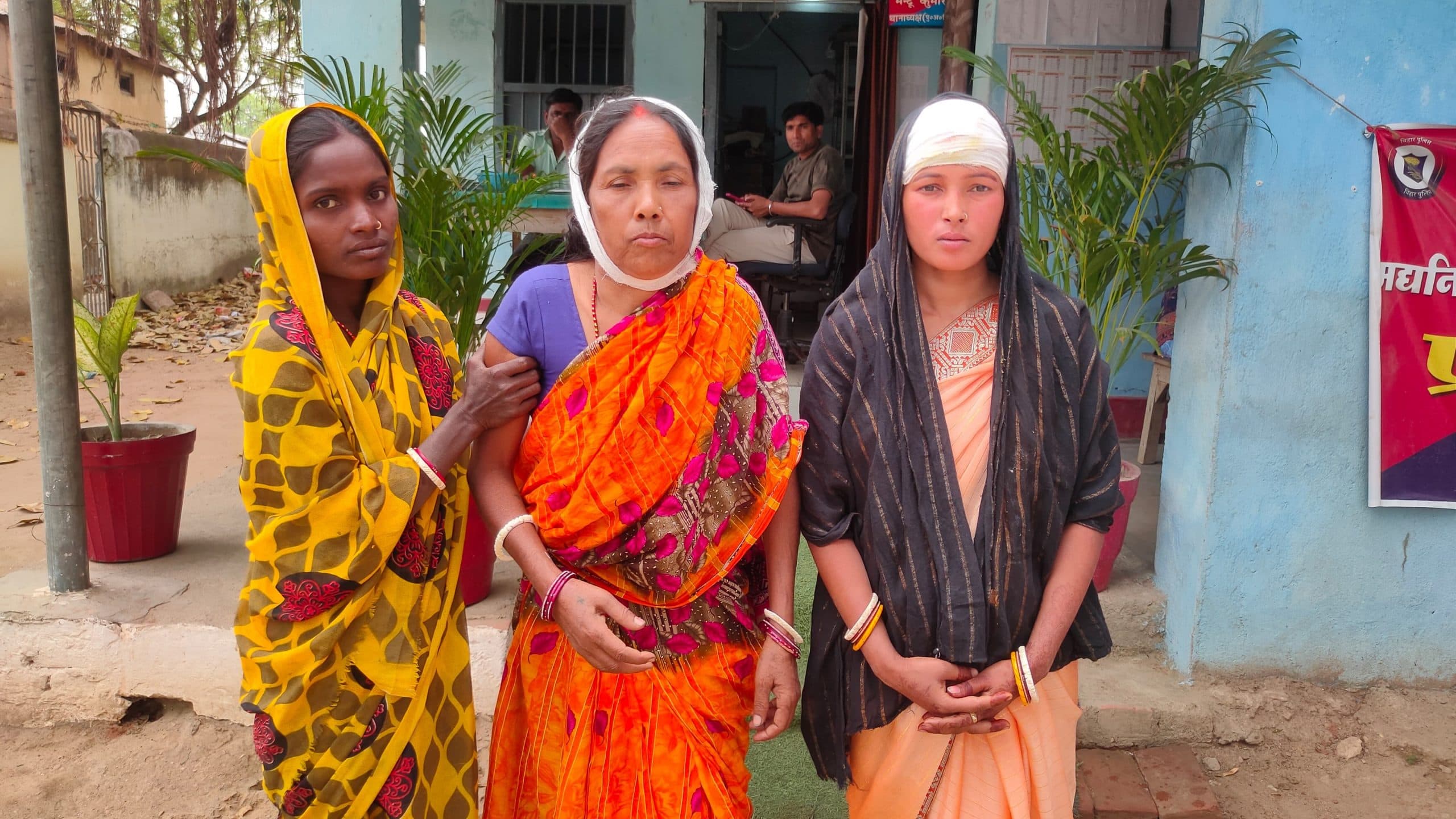 जमीन विवाद में मारपीट, दो महिलाएं जख्मी