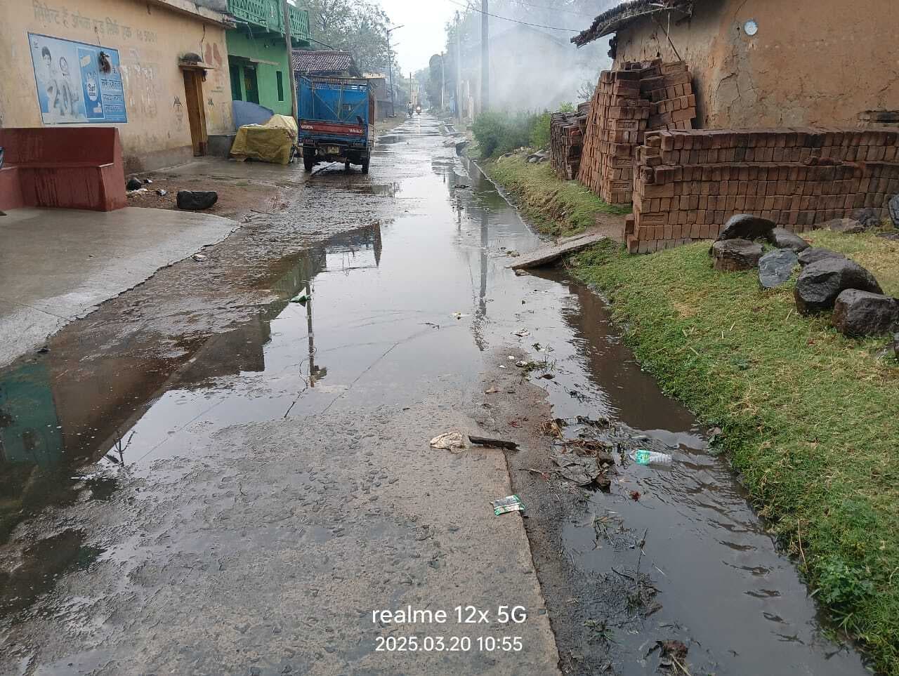 रुक-रुक कर हो रही बारिश से बढ़ी कनकनी