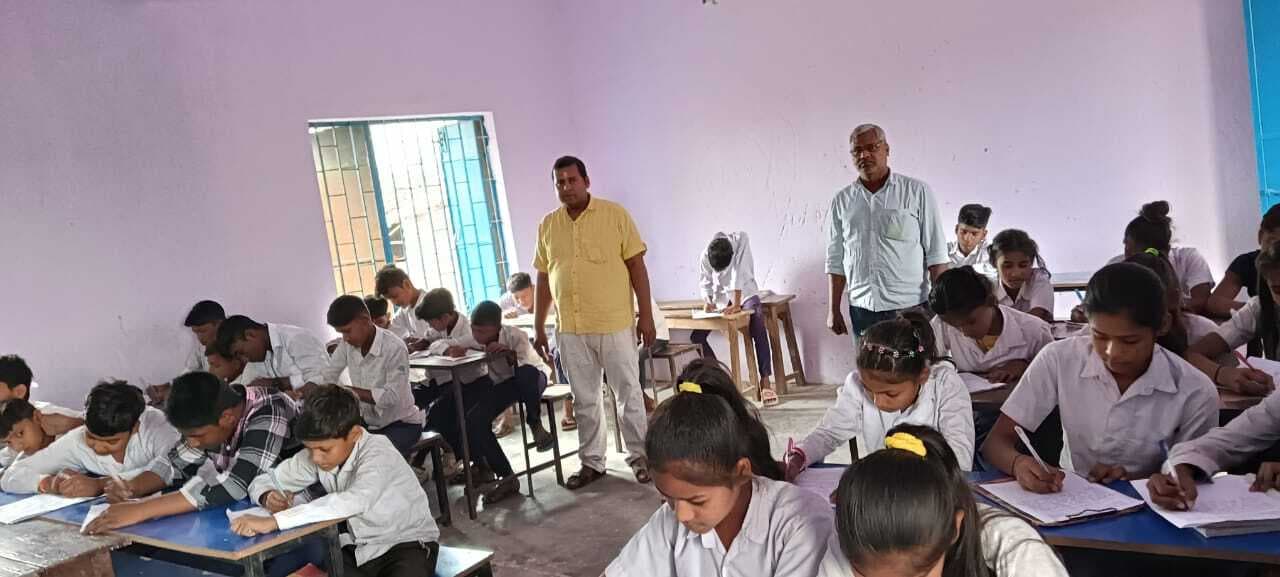 तीसरी से आठवीं की वार्षिक परीक्षा संपन्न होने के बाद नौंवी की परीक्षा शुरू