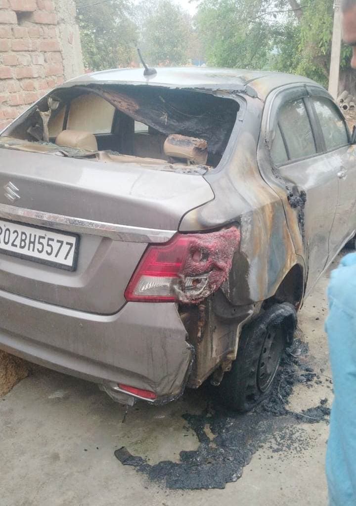 Aurangabad News: दरवाजे पर लगी शिक्षिका की कार को किया आग के हवाले