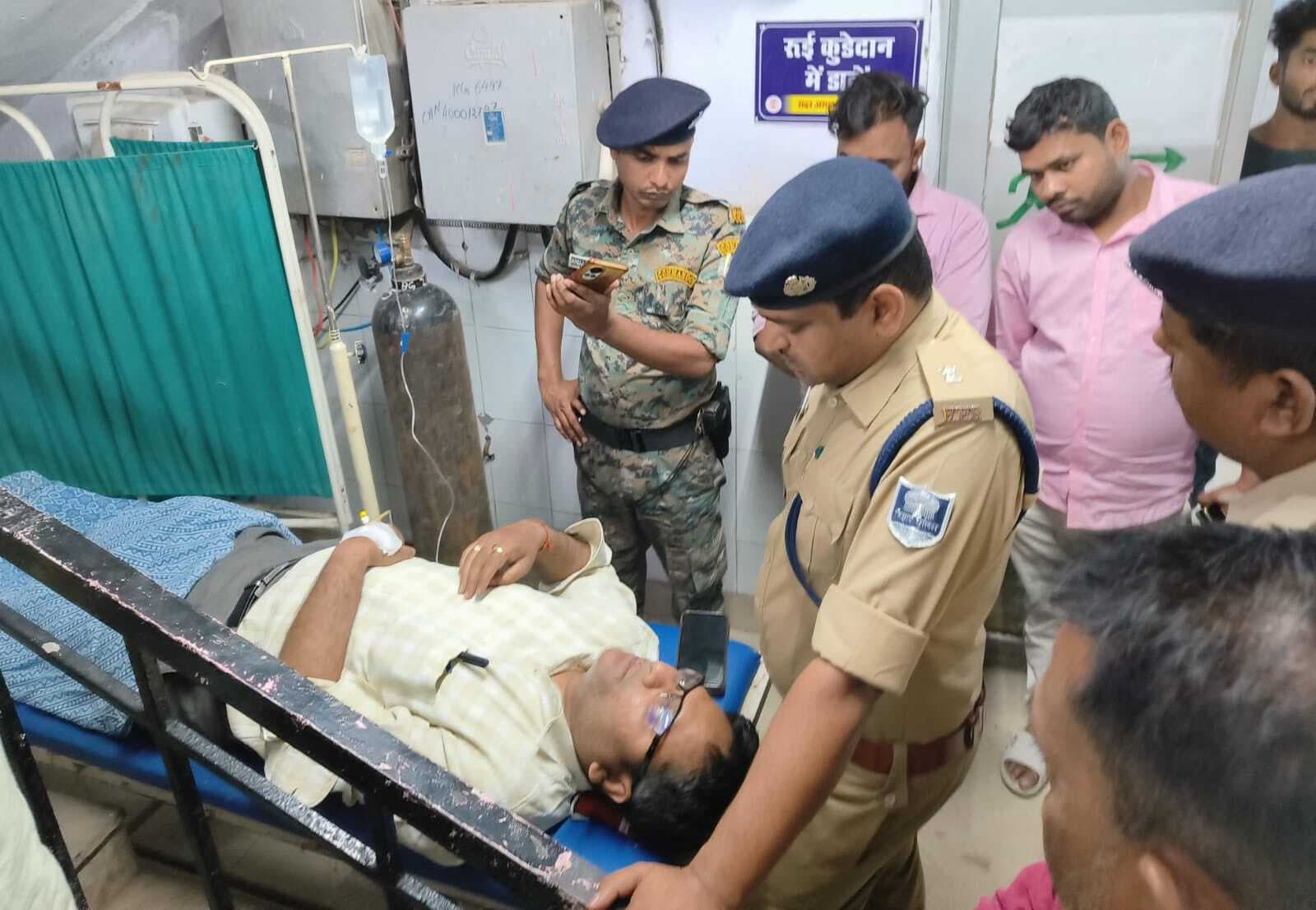 hajipur news. बाइक लूट का विरोध करने पर बदमाशों ने बैंक कर्मी को मारी गोली