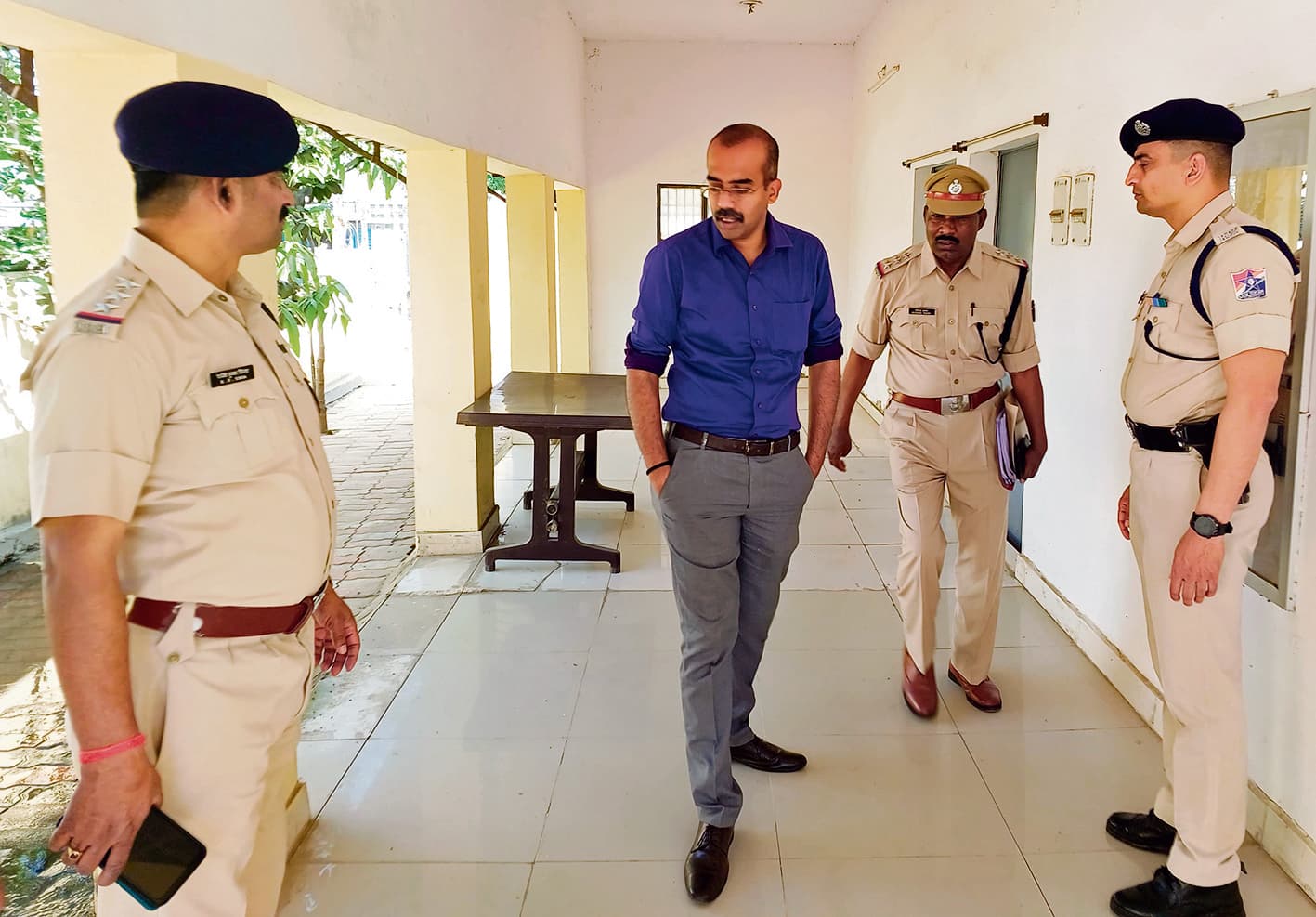 Gopalganj News : रेल सुरक्षा में किसी तरह की चूक बर्दाश्त नहीं, वरिष्ठ मंडल सुरक्षा आयुक्त ने किया अलर्ट