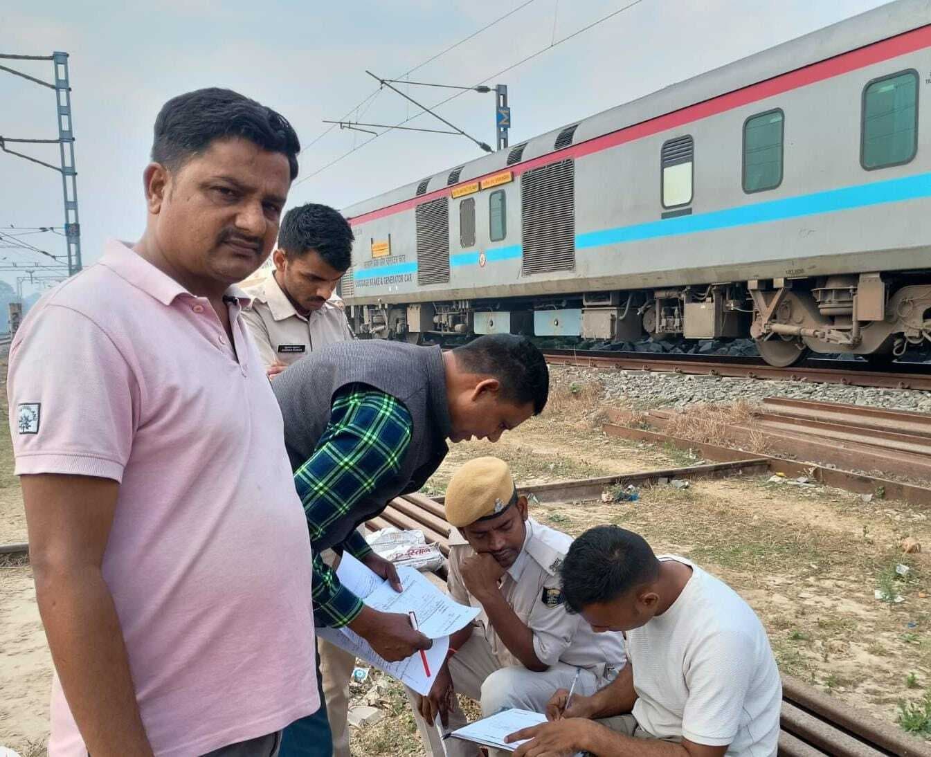 Madhubani News : राजनगर में ट्रेन से गिरकर एसएसबी जवान की मौत