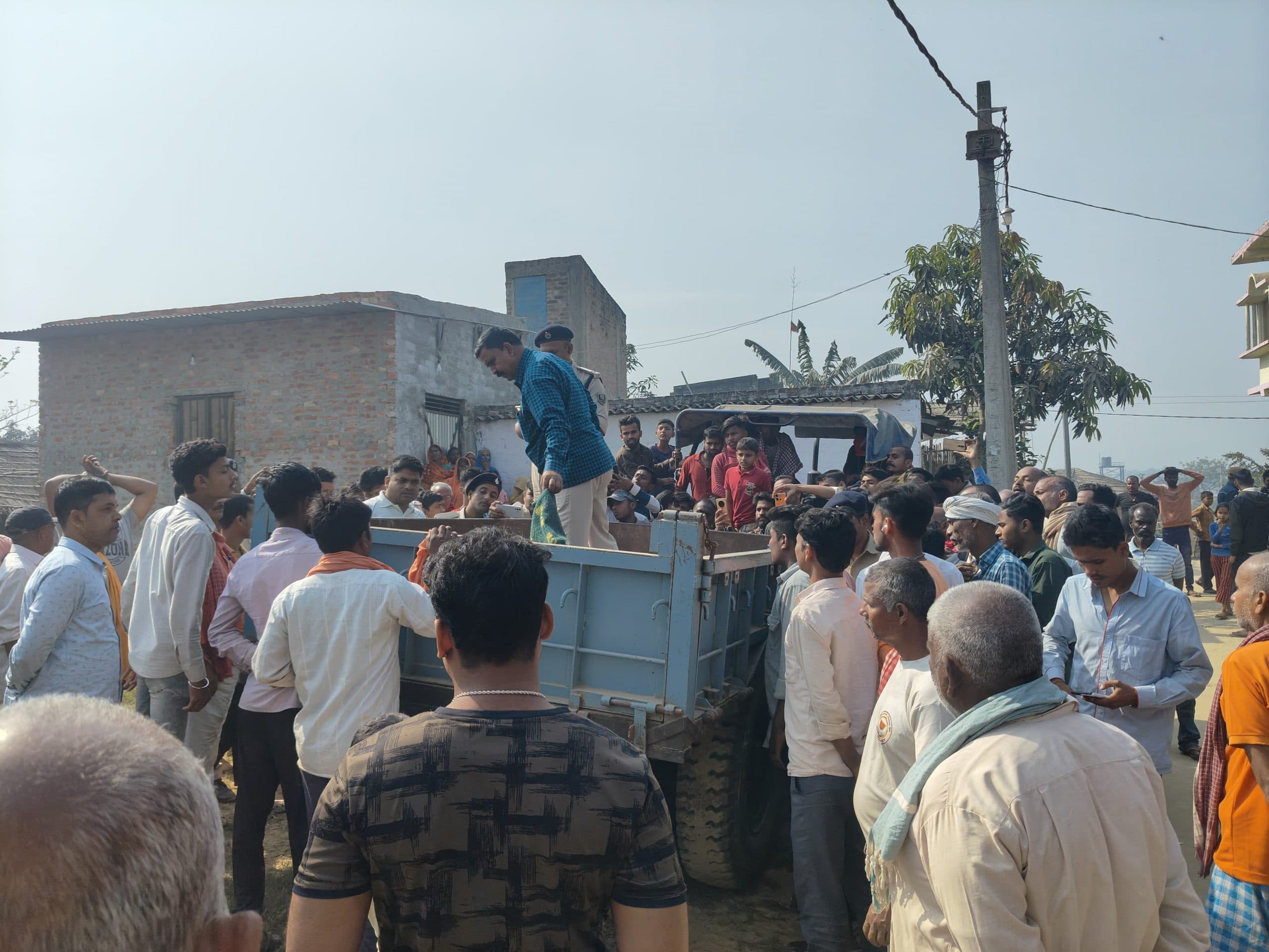 गन्ने के खेत में पटवन करा रहे किसान की गला रेत कर हत्या