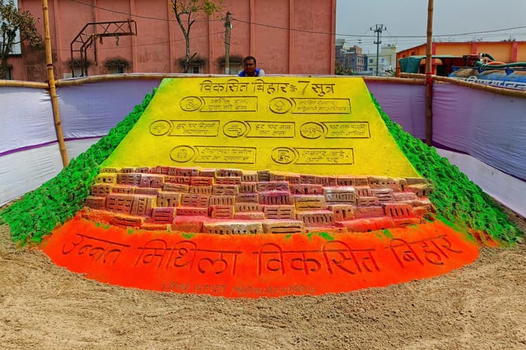 Madhubani News : विकसित बिहार की कलाकृति को लोगों ने सराहा