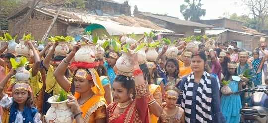 श्रीमद् भागवत कथा को लेकर निकली भव्य कलश शोभा यात्रा