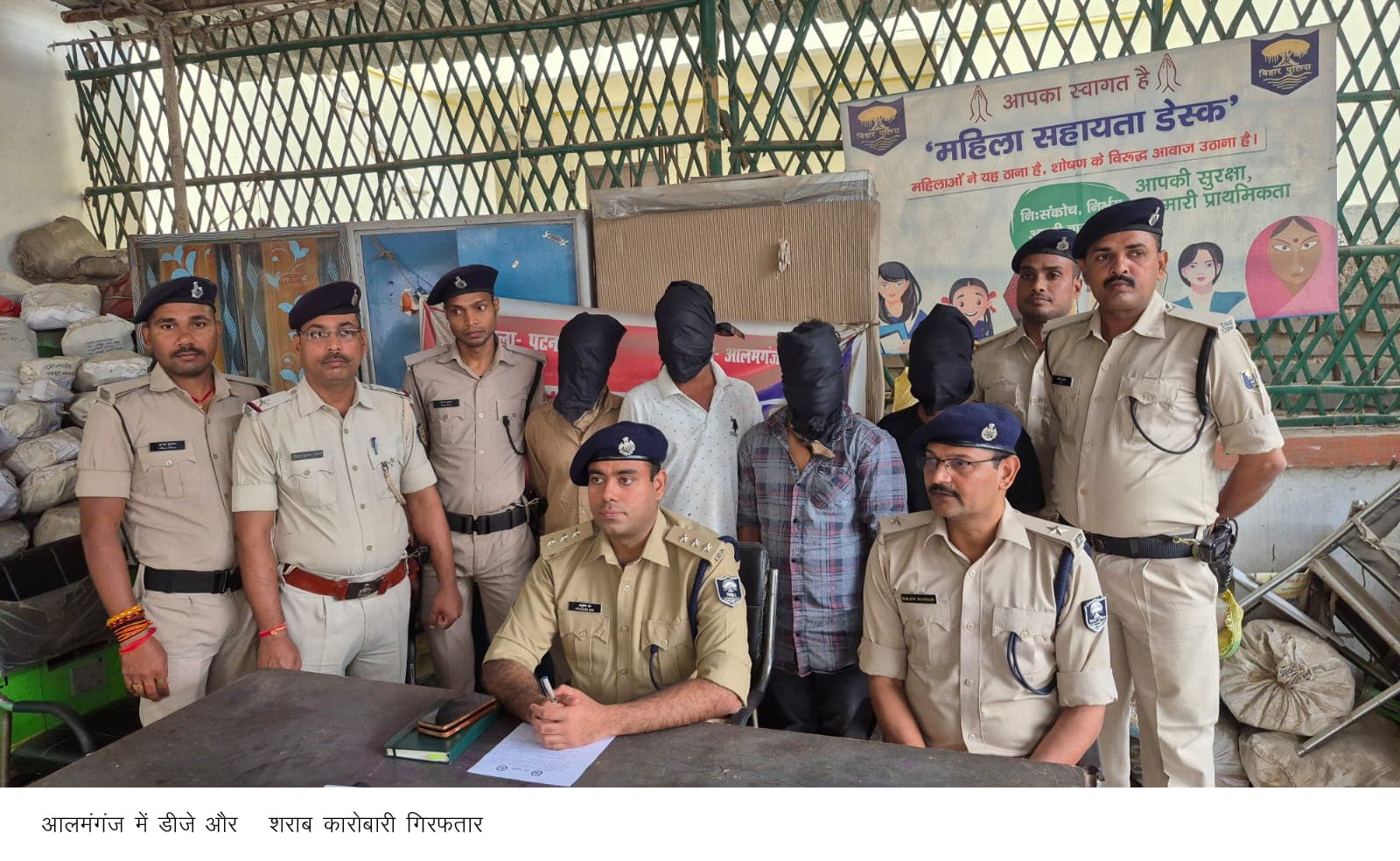 बदमाशों ने फायरिंग कर की लूटपाट, मांगी रंगदारी