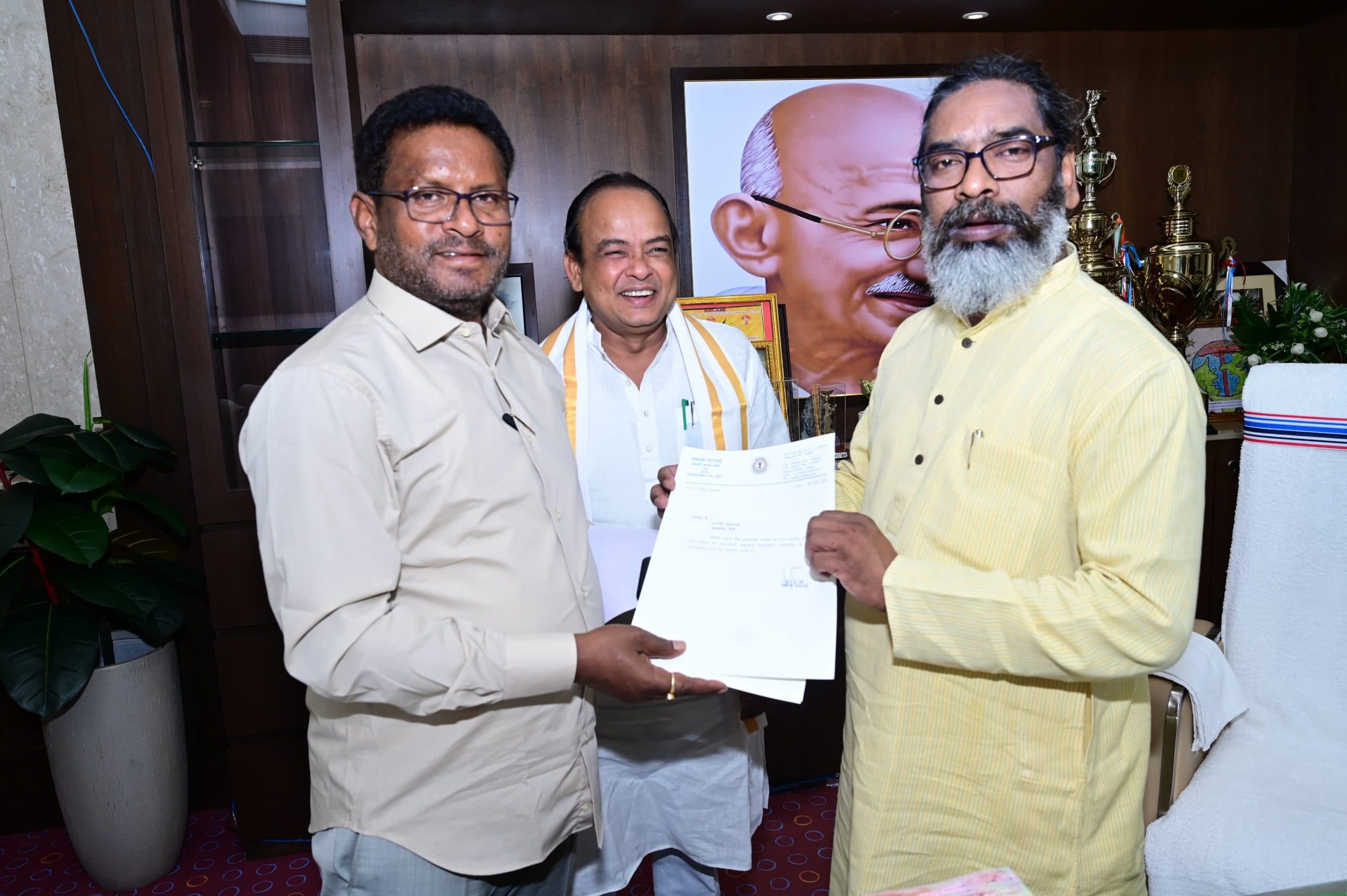 Seraikela News : सीएम से मिले विधायक दशरथ, खरसावां में बेहतर स्वास्थ्य सुविधाएं देने की मांग