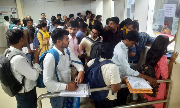 काउंसेलिंग कराने 62 शिक्षक आये ही नहीं, 11 के कागजात संदिग्ध