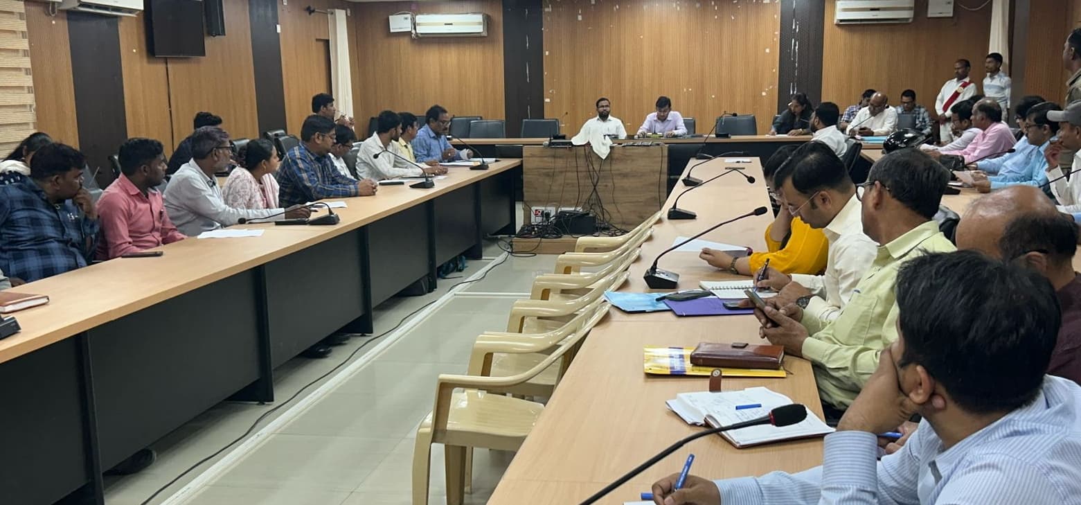 उद्यमी योजनाओं में ढिलाई पर डीएम सख्त 31 मार्च तक लक्ष्य पूरा करने का आदेश