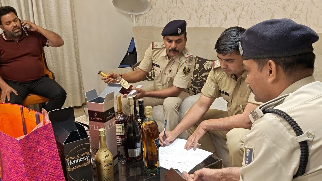 Patna News : हरिलाल स्वीट्स के मालिक के घर मिली शराब, बेटा गिरफ्तार