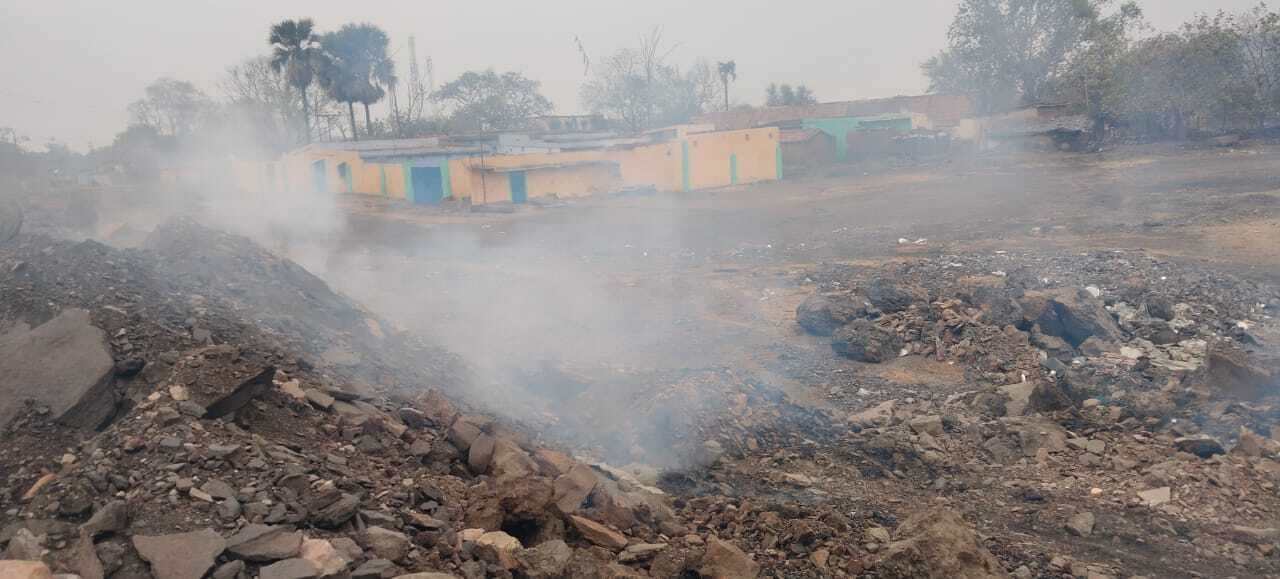 Dhanbad News : जोगता 11 नंबर में बना दो गोफ, इलाके में मचा हड़कंप