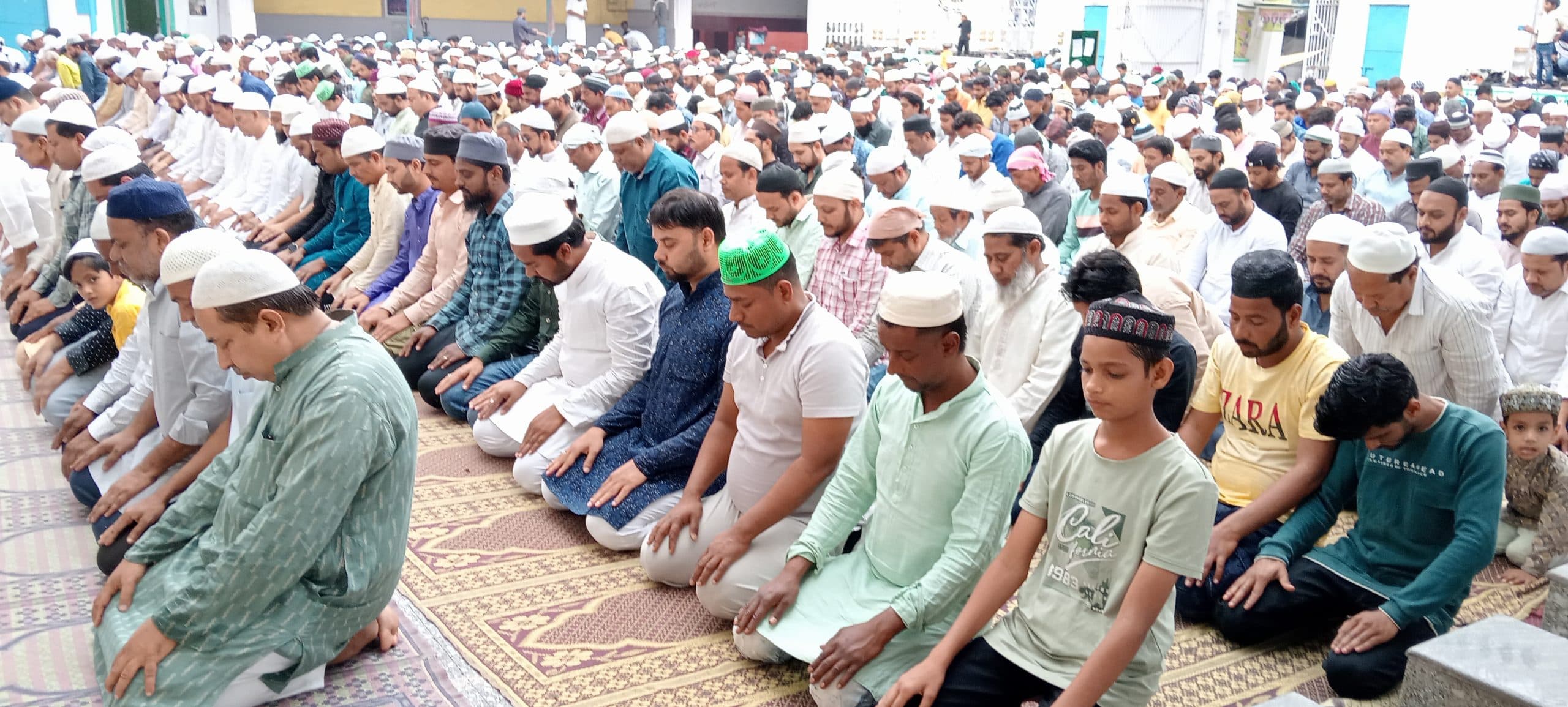 रमजान के तीसरे जुमे पर मस्जिदों में आयोजित हुई सामूहिक नमाज