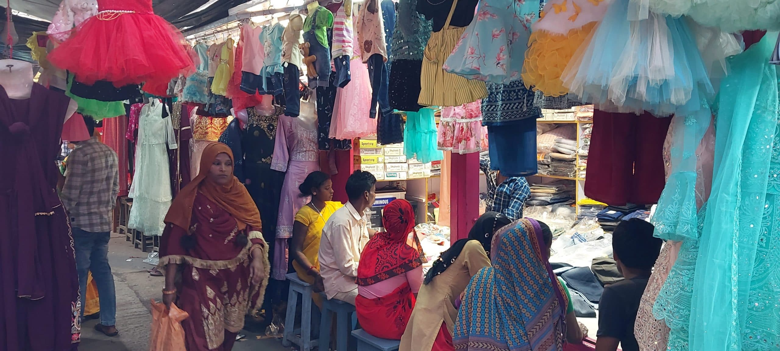 ईद पर्व को लेकर बाजारों में बढ़ी रौनक