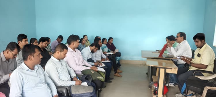 कृषि पदाधिकारी को आरओ ने दिया प्रशिक्षण