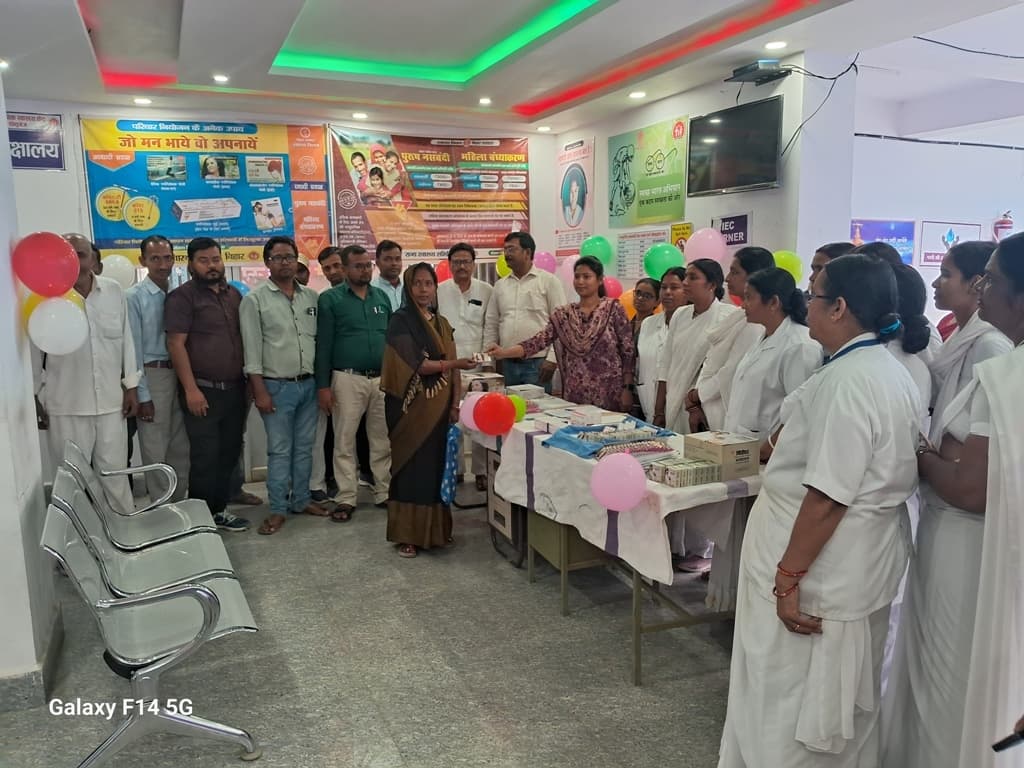 अस्थायी व स्थायी गर्भनिरोधक साधन की दी गयी जानकारी