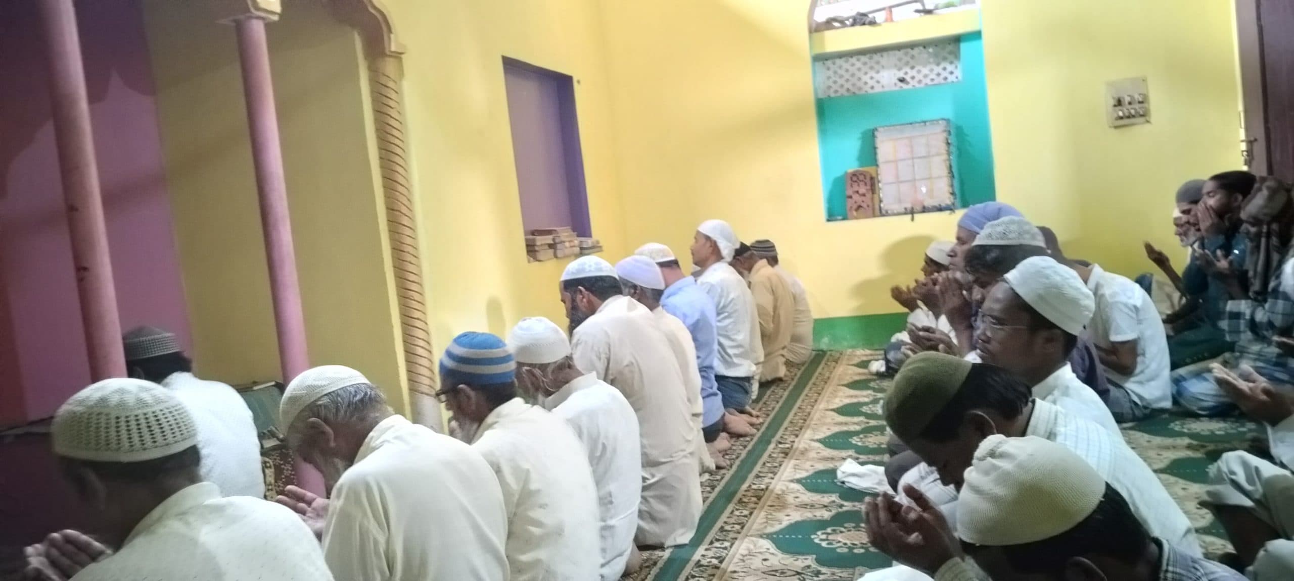 रमजान के तीसरे जुम्मे पर कोढ़ा  की मस्जिदों में उमड़ी रोजेदारों की भीड़