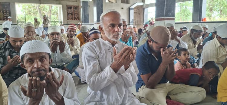 तीसरे जुमा की नमाज रोजेदारों ने अकीदत के साथ की अदा