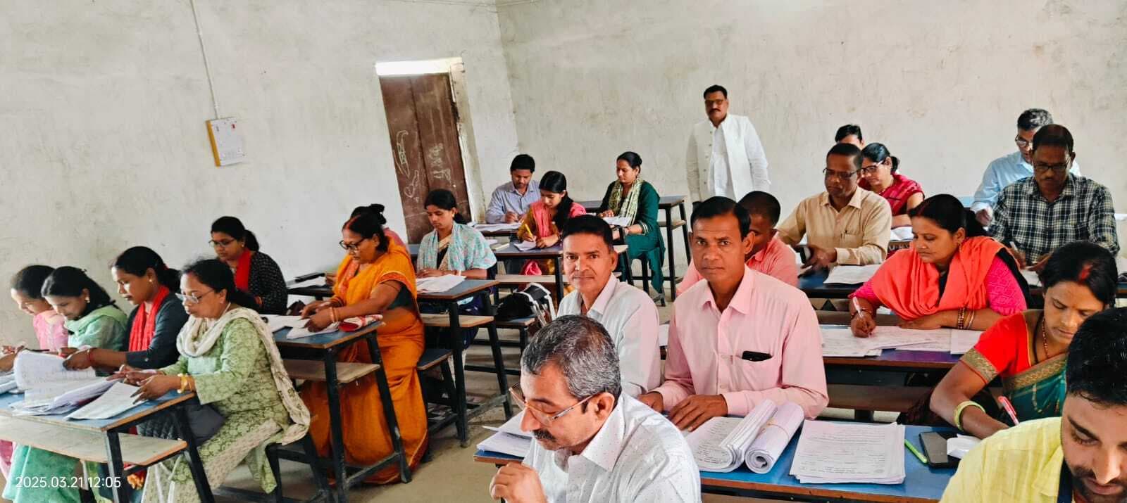 कक्षा एक से आठवीं के उत्तर पुस्तिकाओं का मूल्यांकन शुरू