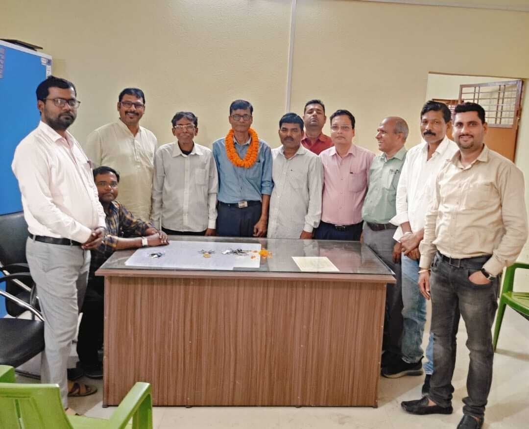 सेवानिवृत्त हुए प्रधानाध्यापक  राजेश कुमार सिंह ने लिया पदभार