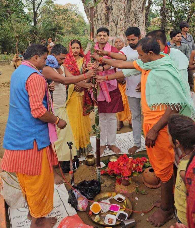 भागवत कथा के लिए बगडुम्मा में हुआ ध्वजारोहण