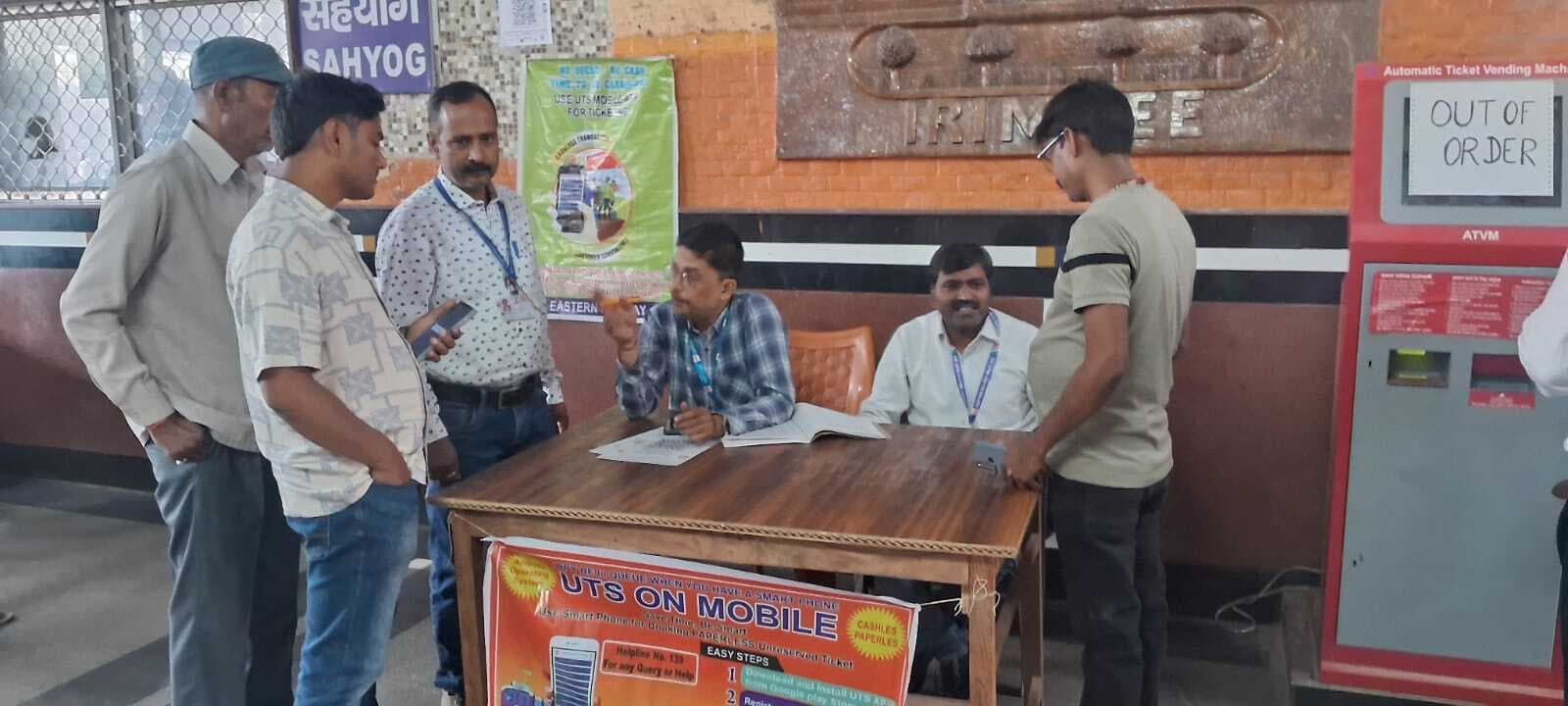 यूटीएस से टिकट काटकर स्टेशन के टिकट काउंटर की भीड़ से बचें रेलयात्री