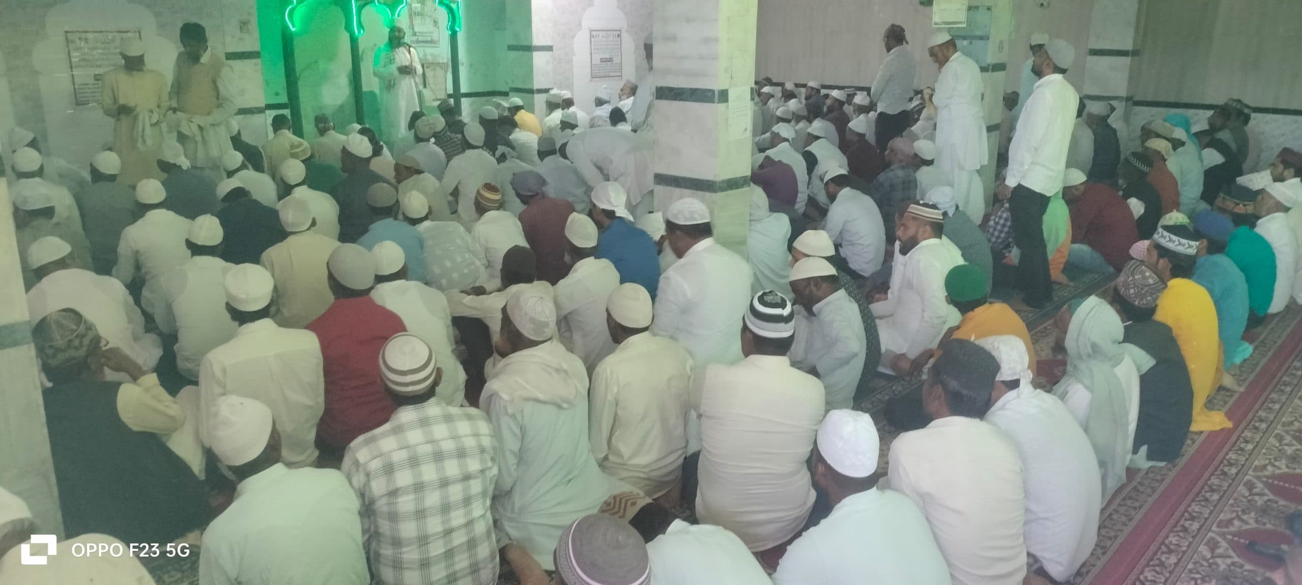 रमजान माह की पढ़ी नमाज, अमन की दुआएं