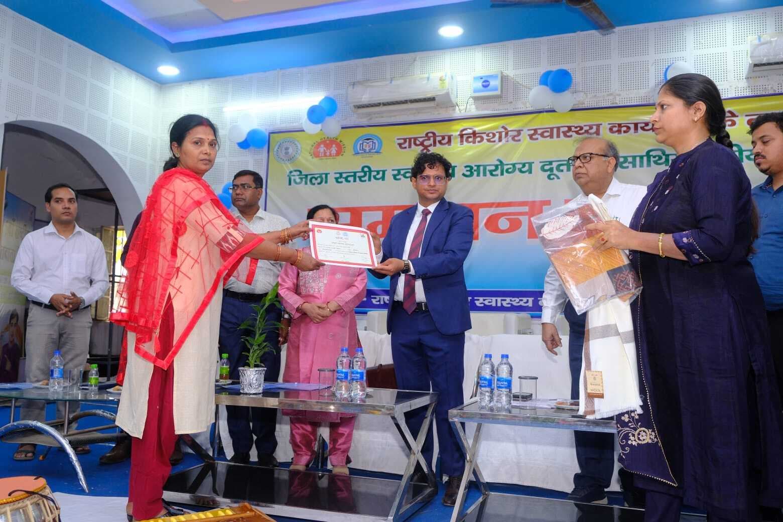 किशोर के स्वास्थ्य को बेहतर बनाने में साथिया पियर एजुकेटर्स की भूमिका अहम : डीसी