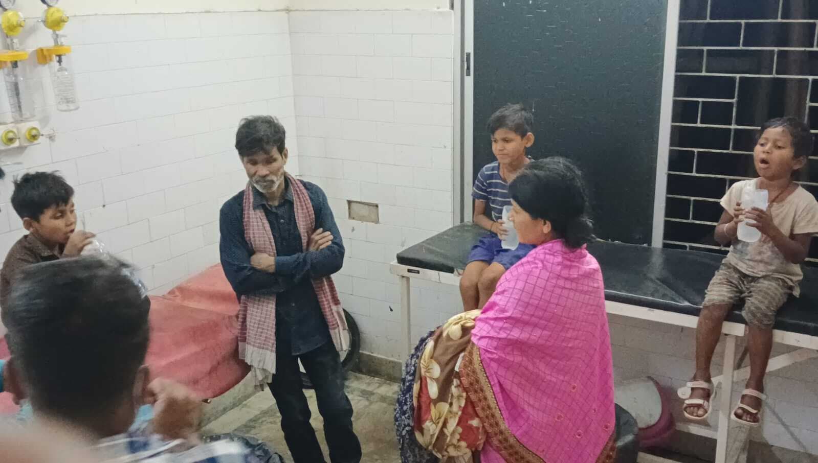 सकरीगली मे जंगली फल खाने से दर्जन भर बच्चे बीमार