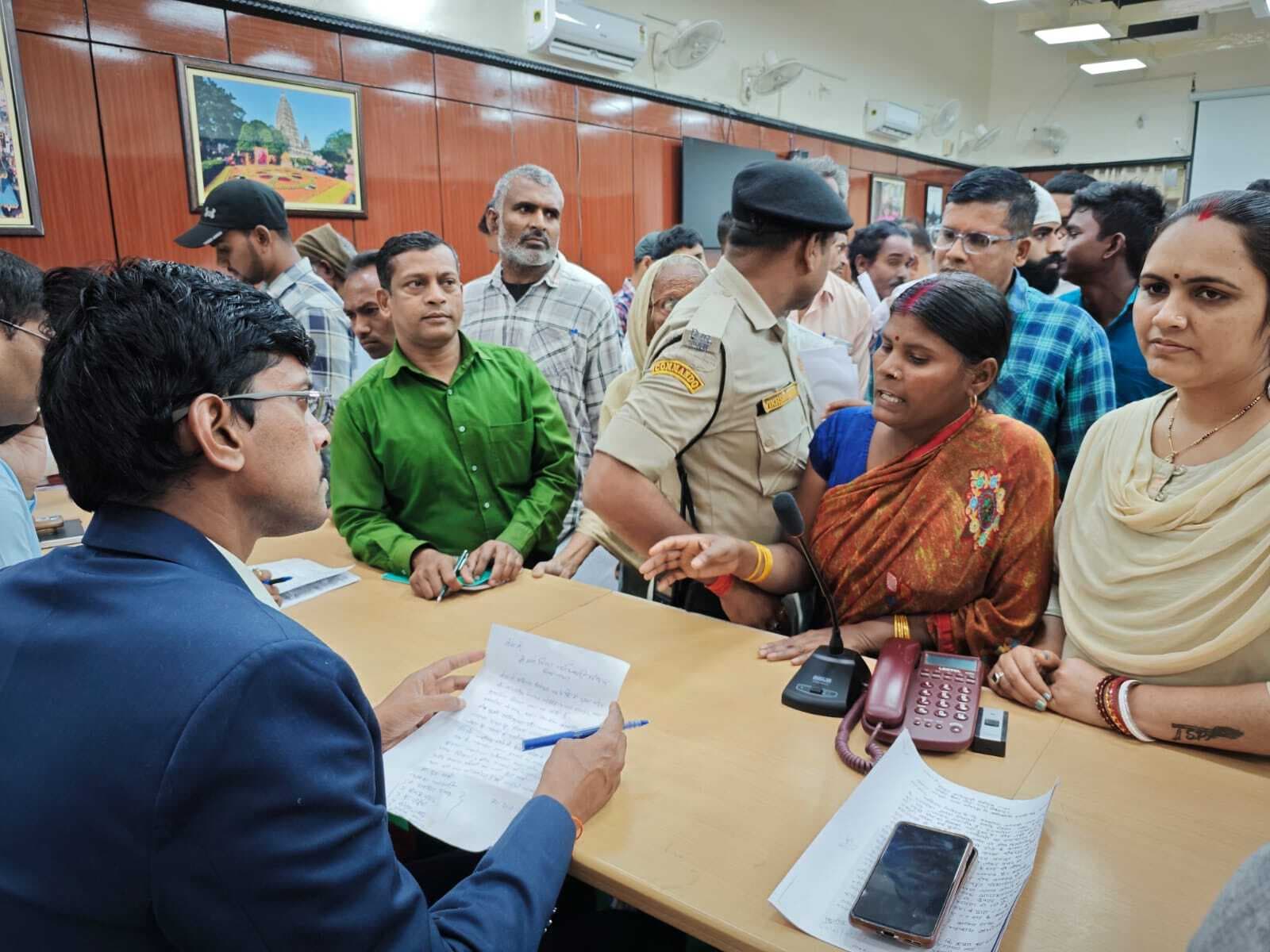 डीएम ने सुनी 250 लोगों की फरियाद
