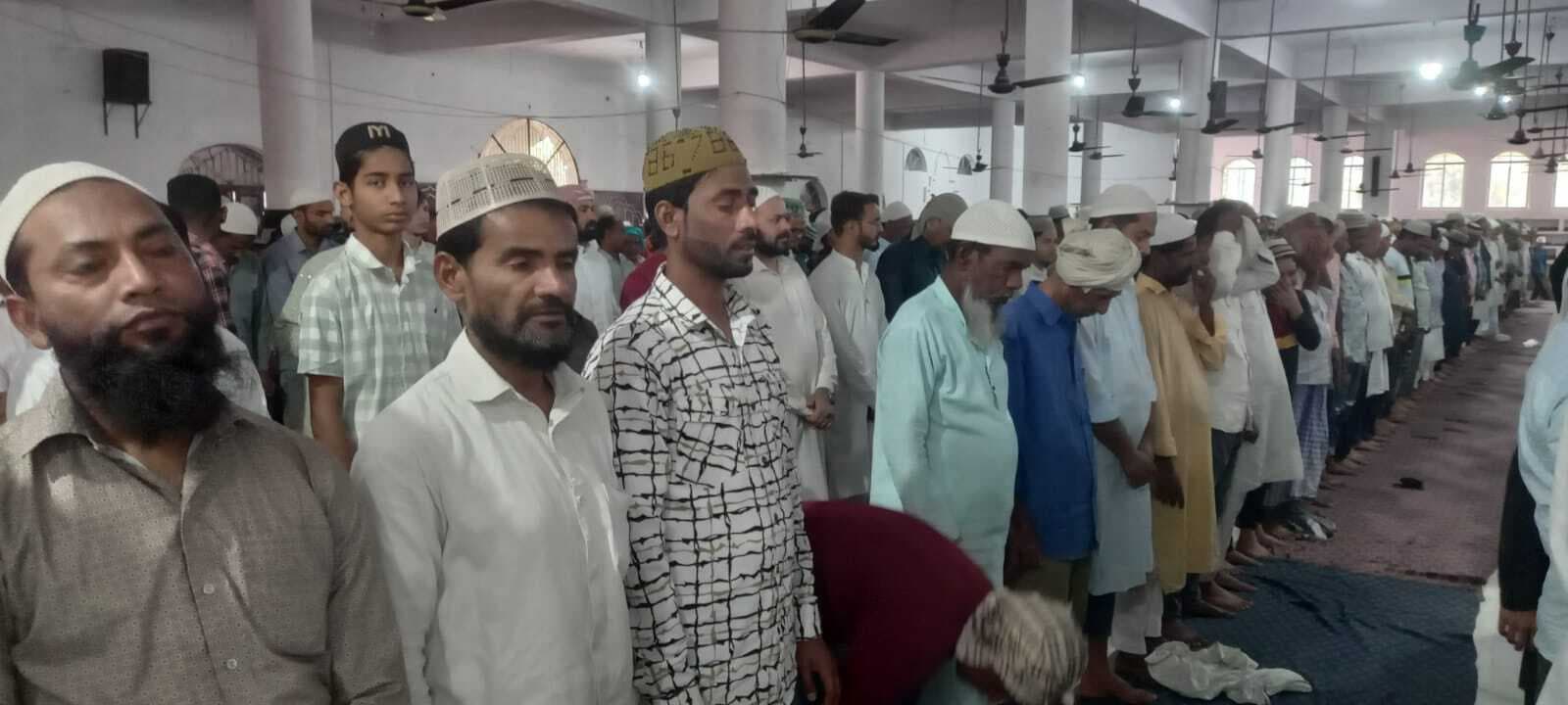 तीसरे जुमे पर अदा की गयी नमाज