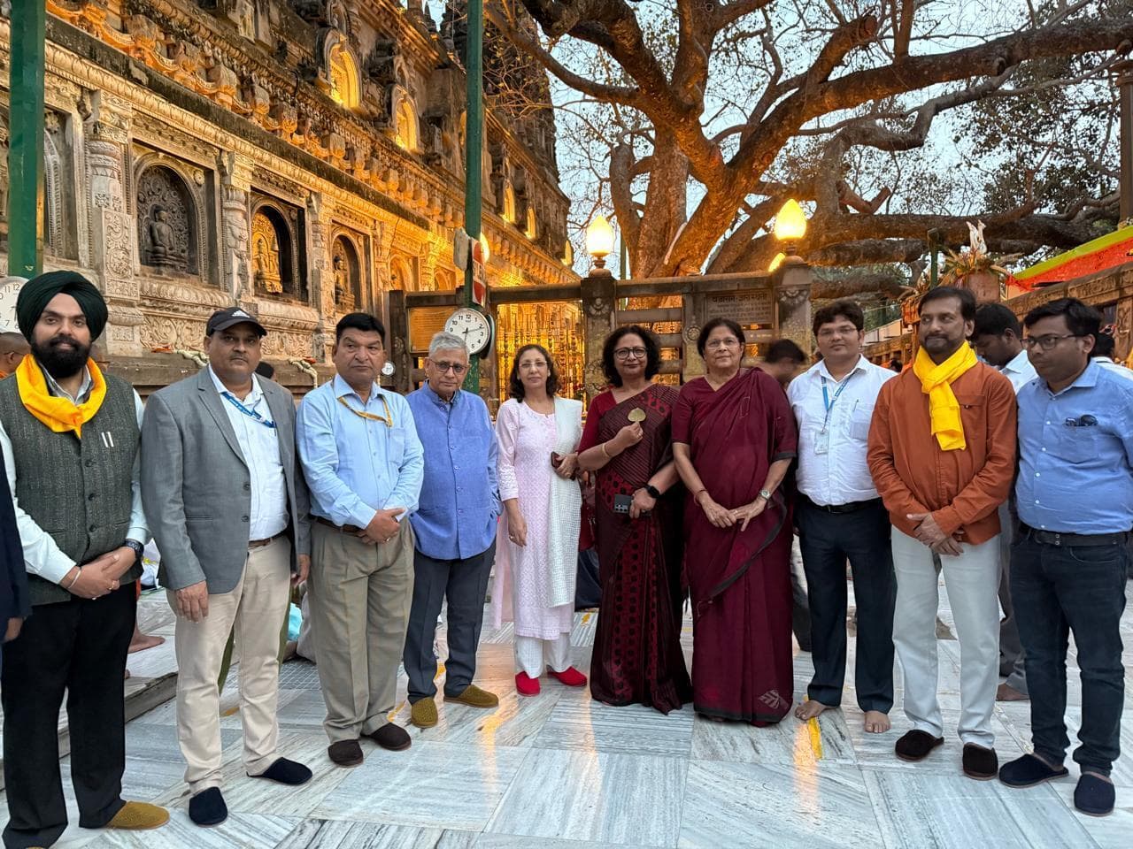 16वें वित्त आयोग के सदस्यों ने महाबोधि मंदिर में की पूजा-अर्चना