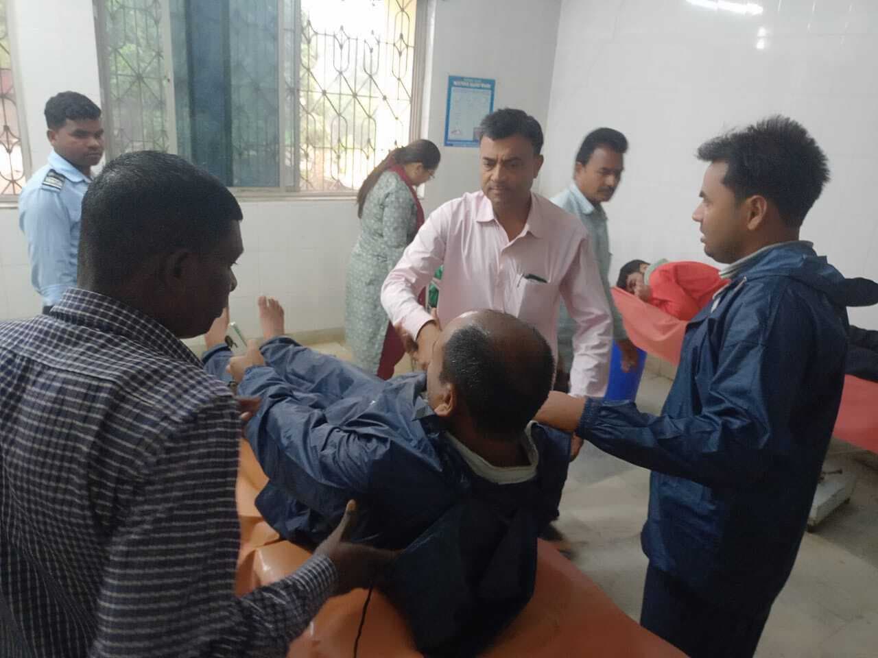 दो बाइकों में आमने-सामने की टक्कर, तीन घायल