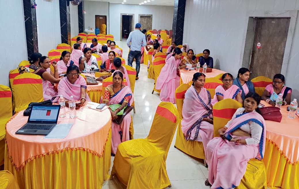 परिवार नियोजन के साधनों की दी गयी जानकारी