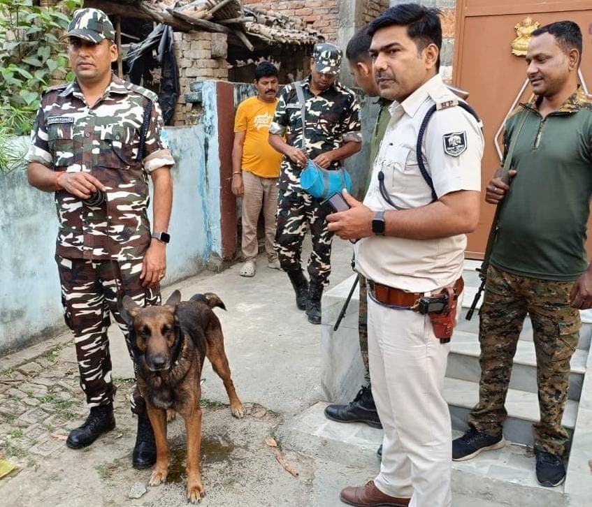 सुरसंड में तीन व्यक्ति के बंद घरों से लाखों की संपत्ति चोरी