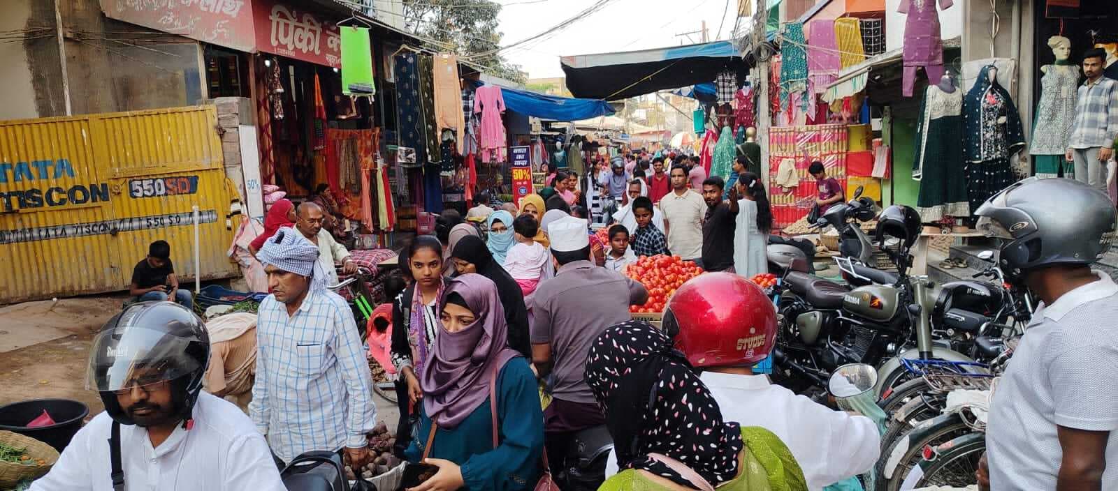 ईद पर ब्लैक पठानी सूट का युवाओं में क्रेज, कुर्ता -पाजामा भी पसंद