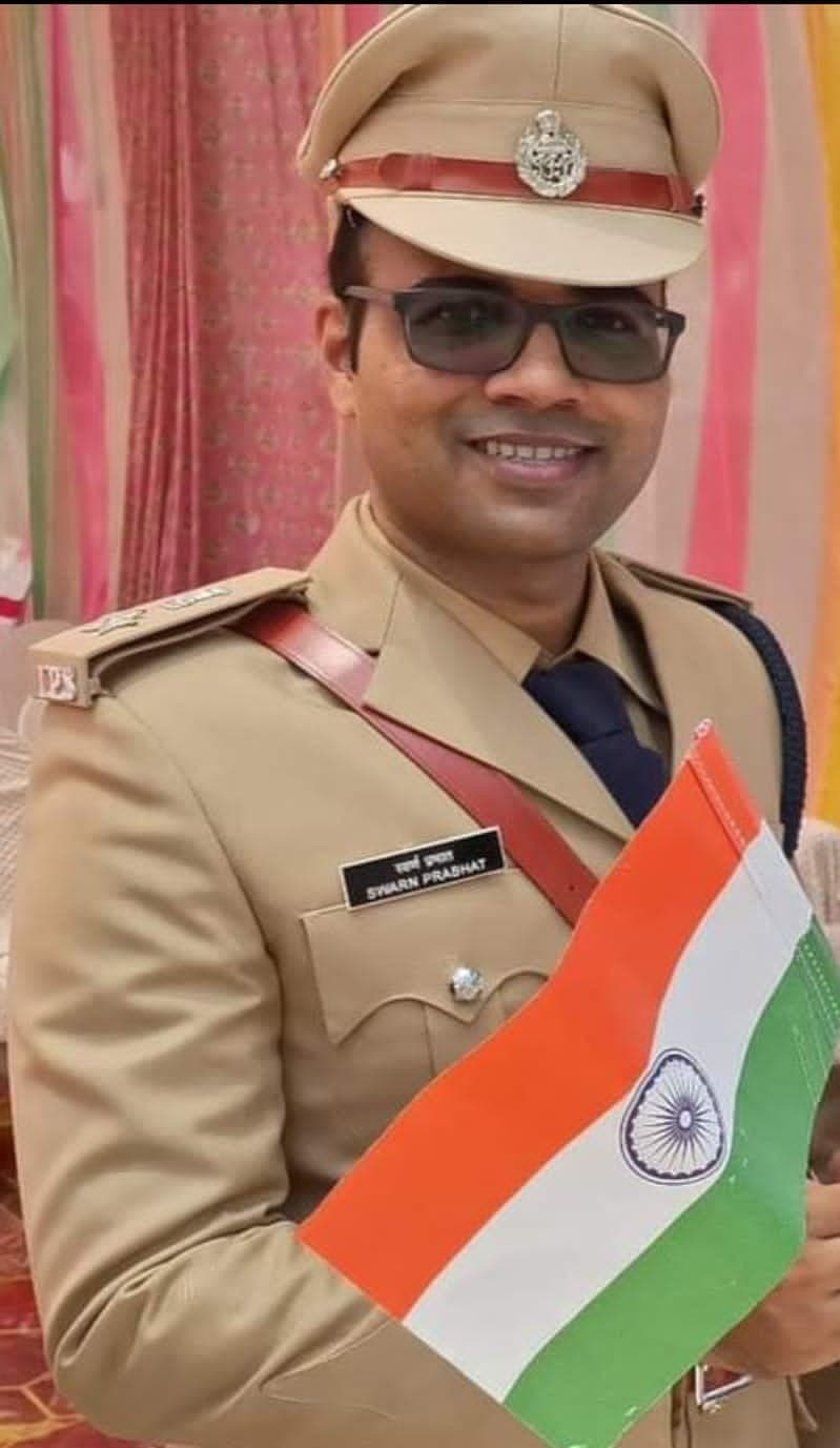 बेहतर परफॉर्मेंस वाले चौकीदार को दिया दो-दो हजार इनाम