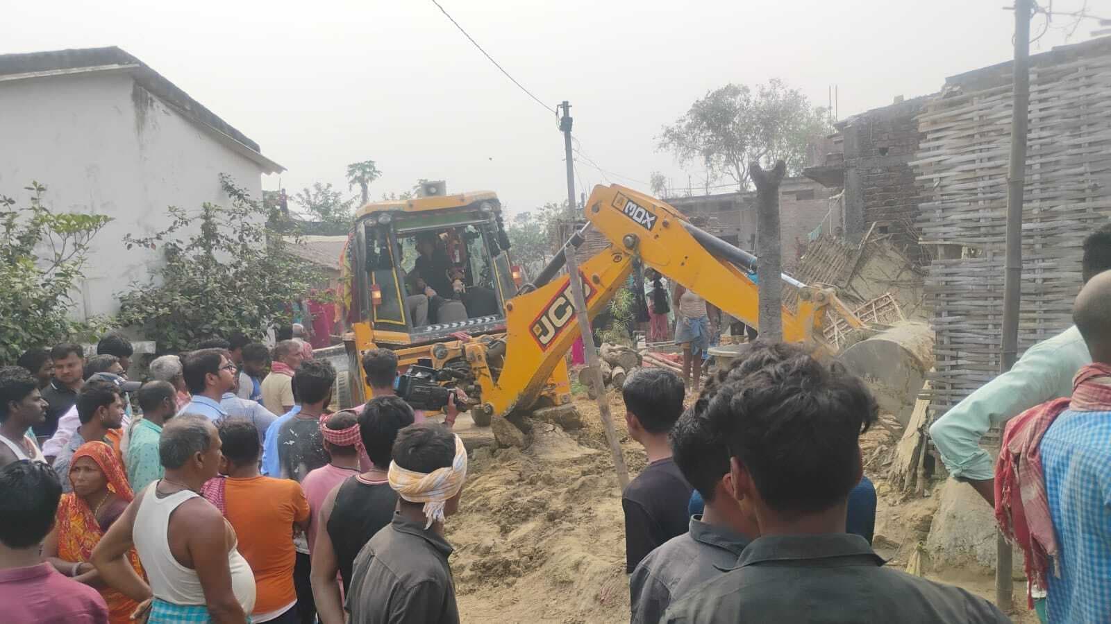 Madhubani News : चौथे दिन भी चला अतिक्रमण हटाओ अभियान