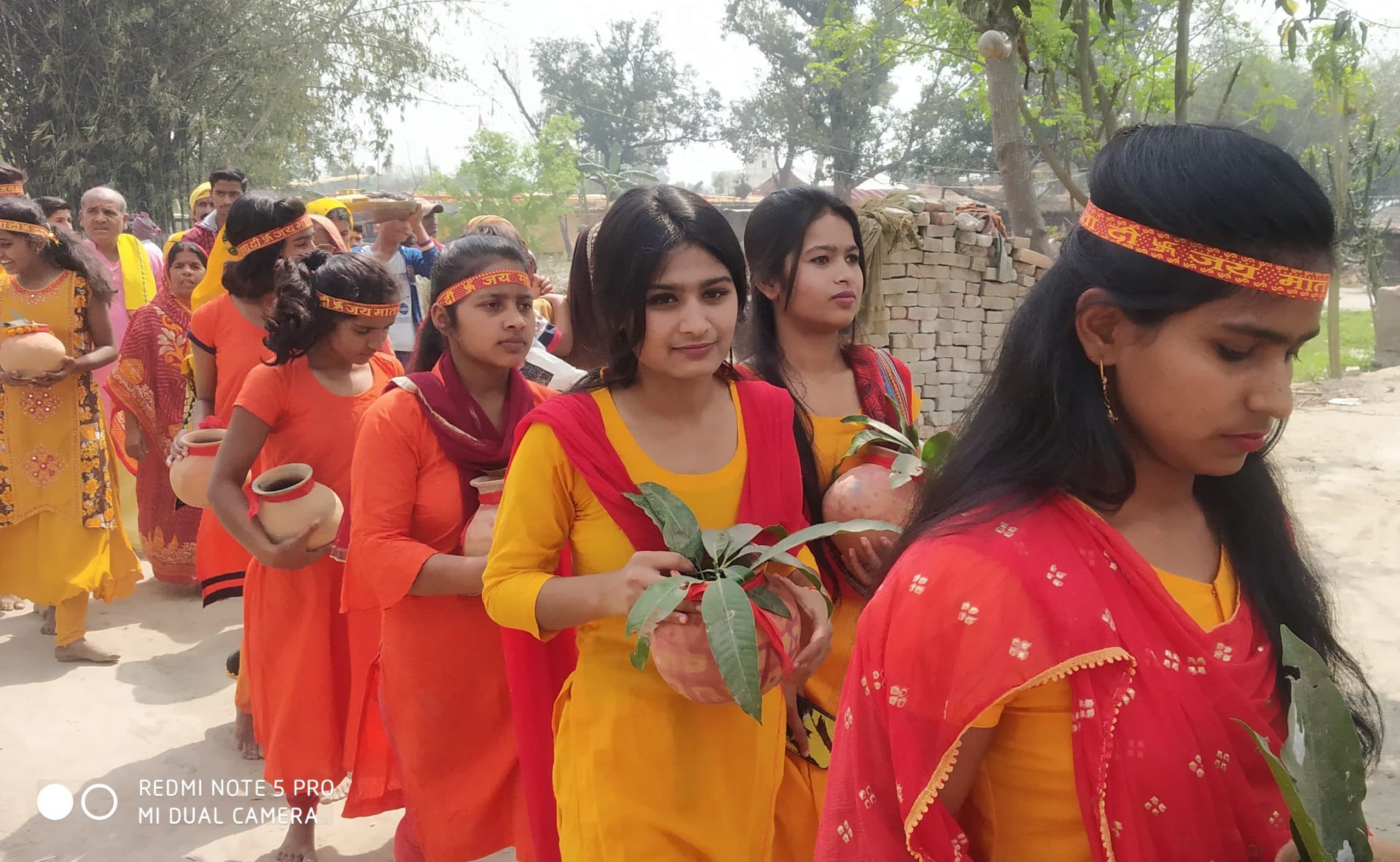 महायज्ञ को लेकर कन्याओं ने निकाली कलशयात्रा