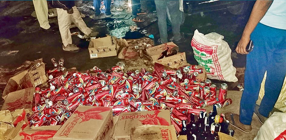 Jehanabad : पांच सौ लीटर अंग्रेजी शराब के साथ तस्कर धराया