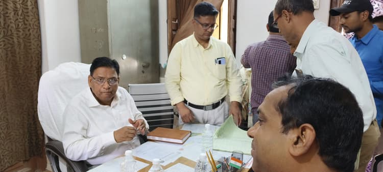 Madhubani News : प्रभारी चिकित्सा पदाधिकारी सहित छह कर्मियों से सीएस ने किया जवाब तलब