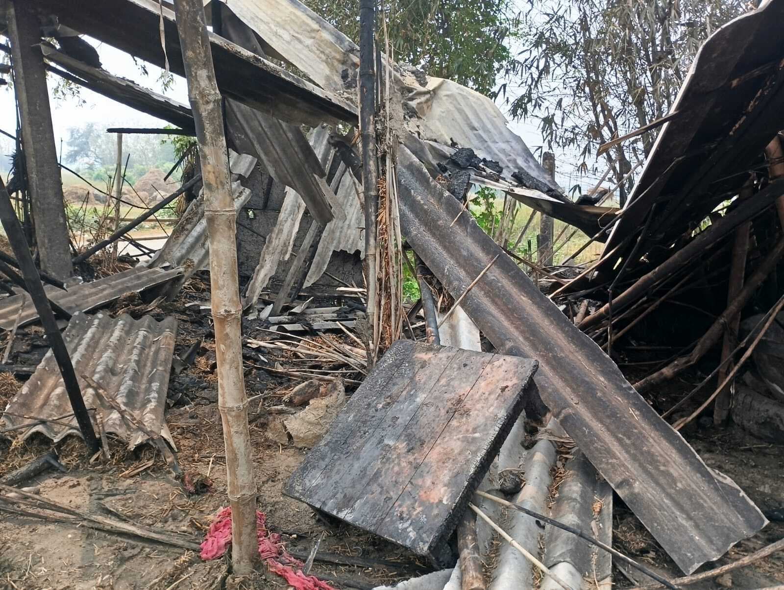 Madhubani News : शाॅर्ट सर्किट से घर में लगी आग, लाखों का नुकसान