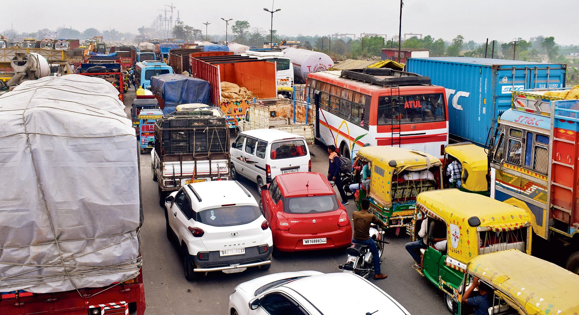 hajipur news. प्रशासन की लाख कोशिशों के बाद भी लोगों को जाम से नहीं मिल रही निजात