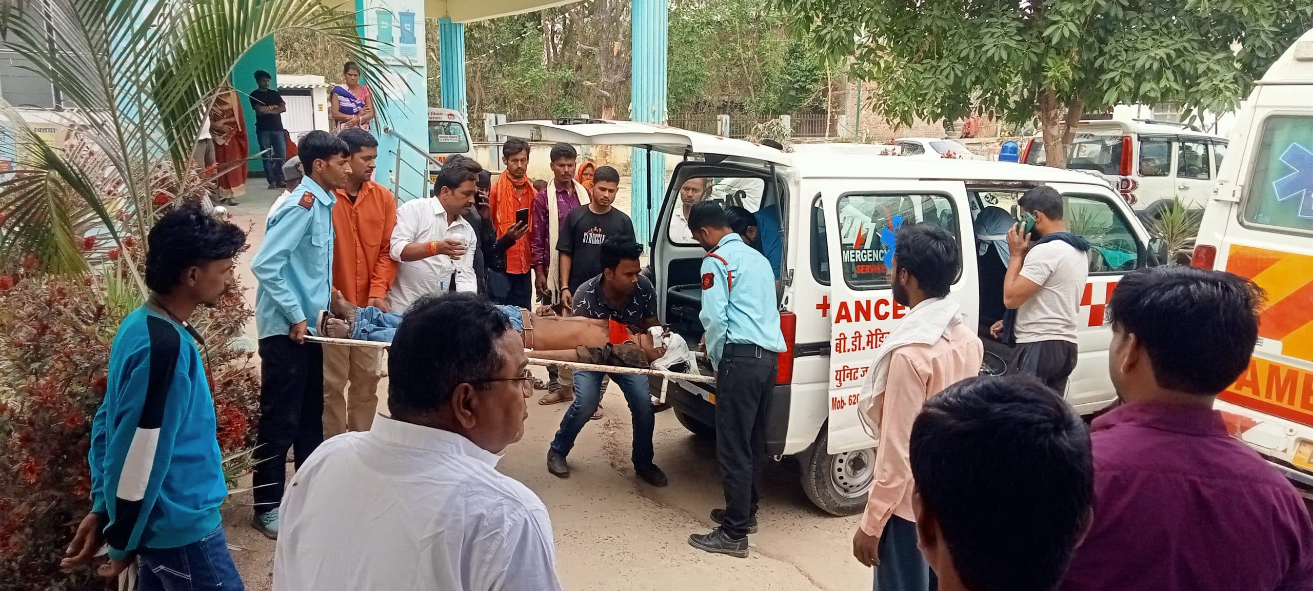 Samastipur News:पेड़ से टकरायी बेकाबू कार, चार जख्मी, रेफर