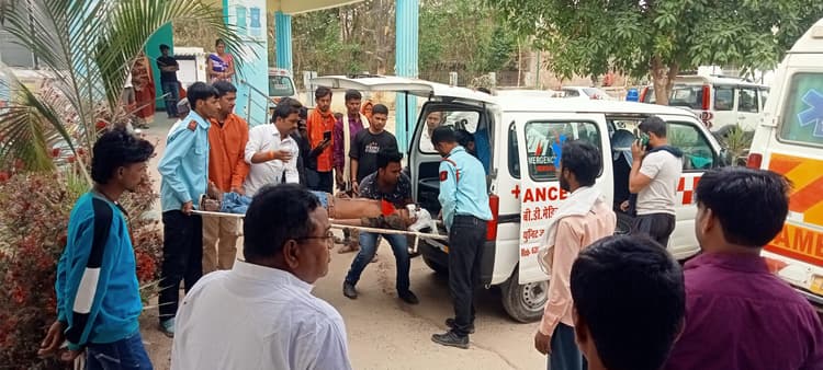 Samastipur News:पेड़ से टकरायी बेकाबू कार, चार जख्मी, रेफर