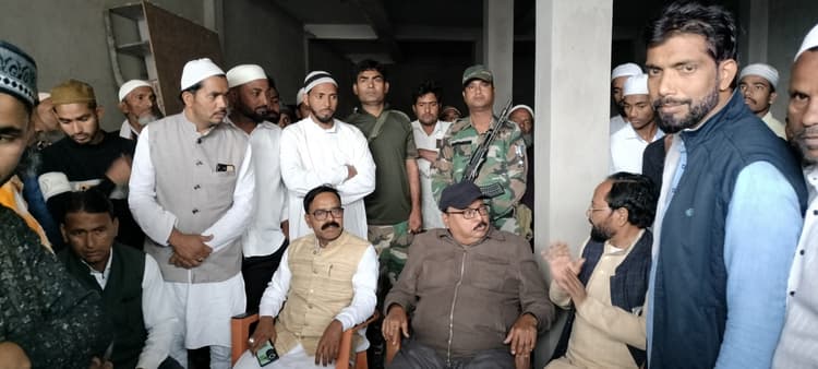 Giridih News: घोड़थंभा पहुंचे डॉ सरफराज, दोनों पक्षों से शांति की अपील