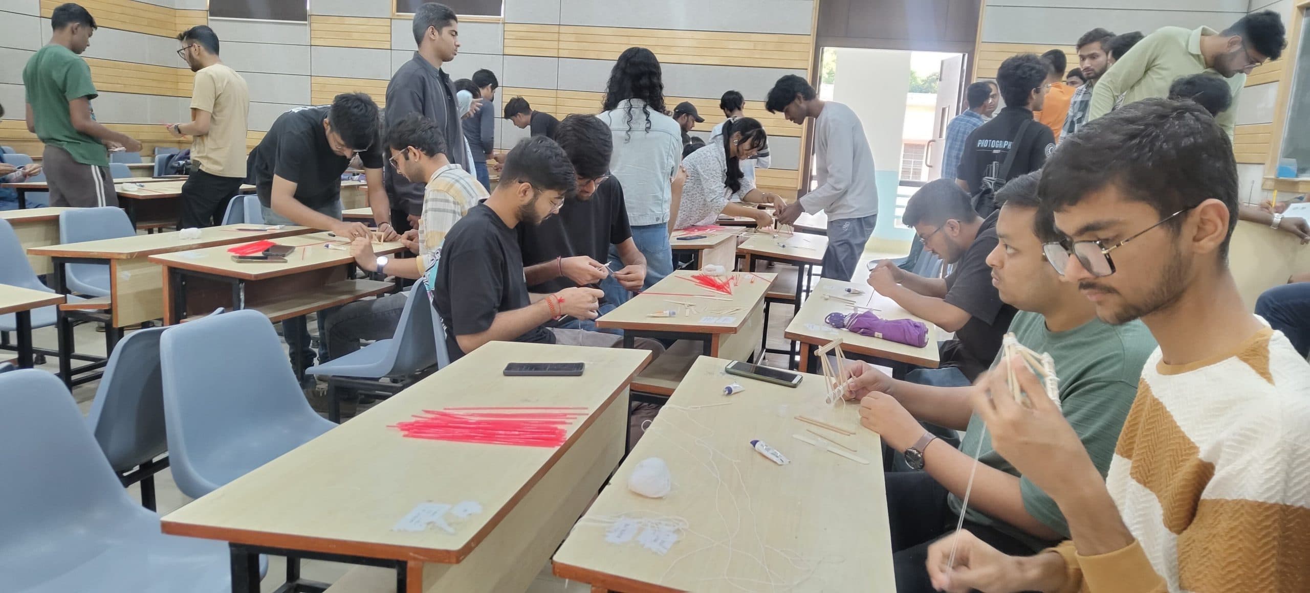 ranchi news : बीआइटी मेसरा के बीटोत्सव में जोश और जुनून का संगम दिखा,  बिस्किट कटिंग से ब्रिज मेकिंग तक अनोखे इवेंट्स ने बटोरी सुर्खियां आज के समय में डिजिटल मीडिया की क्या भूमिका है?क्या पारंपरिक मीडिया (प्रिंट और टीवी) का प्रभाव धीरे-धीरे कम हो रहा है?  "लल्लनटॉप " की रिपोर्टिंग का तरीका बाकी मीडिया हाउस से कैसे अलग है?पत्रकारों को ट्रोलिंग और राजनीतिक दबाव का सामना कैसे करना चाहिए?क्या कोई खास इंटरव्यू या रिपोर्टिंग है, जिसे आप कभी नहीं भूल पाएंगे?आप ट्रोल्स और आलोचनाओं को कैसे हैंडल करते हैं?ण्ण्ण्ण्ण्ण्ण्ण्ण्ण्ण्होटल रेनड्यू (photo) : ऑपरेशनल इंचार्ज मधुसूदन ने कहा कि होटल में कुल 32 कमरे, तीन बैंक्वेट और आउटडोर कैटरिंग की सुविधा है. प्रेसिडेंसियल सूइट भी उपलब्ध है. 25 से 500 लोगों तक की क्षमता वाला बैंक्वेट हॉल है. 60 गाड़ियों के इनहाउस पार्किंग की सुविधा है. सेंट्रल बैंक ऑफ इंडिया (photo) : मार्केटिंग ऑफिसर बिपिन सिंह ने कहा कि चार पहिया वाहन 8.60 प्रतिशत और दो पहिया वाहन 9.4 प्रतिशत के ब्याज दर पर ऋण उपलब्ध कराया जा रहा है. आरके ऑटोमोबाइल्स (photo) : प्रबंधक राकेश कुमार ने कहा कि सेकेंड हैंड दो पहिया वाहनों की खरीदारी पर 2,000 रुपये का डिस्काउंट दिया जा रहा है. ऑटो कॉन्सेप्ट (photo) : सेल्स एक्सक्यूटिव सुमित चौधरी ने कहा कि ऑन स्पॉट बुकिंग पर 10,000 रुपये का डिस्काउंट एप्रीलिया और वेस्पा स्कूटर पर दिया जा रहा है. सीताराम सुजूकी (photo): सेल्स एक्सक्यूटिव मनोज लाल ने कहा कि ऑन स्पॉट बुकिंग पर 1,100 रुपये की छूट है. 12,000 रुपये तक का कैशबैक ऑफर और 8,000 रुपये तक का एक्सचेंज ऑफर भी है. कन्करेंट टीवीएस  (photo): रोहित ने कहा कि ऑन स्पॉट बुकिंग पर 500 रुपये का इंस्टेंट डिस्काउंट दिया जा रहा है. इलेक्ट्रिक वाहनों पर 12,300 रुपये का कैश बैक ऑफर है. रिवाॅल्ट जयन वेंचर्स (photo): सेल्स मैनेजर सोमेन रॉय ने कहा कि ऑन स्पॉट बुकिंग पर एक्सटेंडेड वारंटी फ्री है. आरवी1 प्लस, आरवी400बीआरजेड और आरवी400 वाहन स्टॉल पर लाये गये हैं. बॉश भारत इलेक्ट्रॉनिक्स (photo) : सेल्स एडवाइजर शायक ने कहा कि यूपीआइ से पेमेंट करने पर 2,000 रुपये तक कैशबैक और क्रेडिट कार्ड से भुगतान करने पर 7,500 रुपये तक का कैशबैक ऑफर है. कुश एंपेरे (photo) : सेल्स एक्सक्यूटिव भगवान दत्त मिश्रा ने कहा कि इलेक्ट्रिक दो पहिया वाहनों की खरीदारी पर 8,000 रुपये से 10,000 रुपये तक का डिस्काउंट है. वाहन में लाइसेंस की जरुरत नहीं है. कॉस्मिक मोबाइक्स (photo) : सेल्स एक्सक्यूटिव रोहित शर्मा ने कहा कि स्टॉल पर चेतक, केटीएम और ट्रायंफ वाहन उपलब्ध है. बुकिंग कराने पर डिस्काउंट और एक्सचेंज बोनस दिया जा रहा है. रॉयल इनफील्ड रघुराम ऑटोकेयर : सेल्स एक्सक्यूटिव राहुल ऋषि ने कहा कि पुराना बुलेट देकर एक्सचेंज कराने पर नया बुलेट लेने पर बोनस, एसेसरीज पर डिस्काउंट और हेलमेट फ्री है. केतकी सुजूकी (photo) : टीम लीडर सूफियान ने कहा कि एसेसरीज पर डिस्काउंट है. वाहनों की खरीदारी पर 2,000 रुपये से 4,000 रुपये अतिरिक्त भुगतान करने पर कूलर दिया जा रहा है. साथ ही बुकिंग पर फुल टंकी तेल दिया जा रहा है. टॉरेंट बजाज  (photo) : सेल्स एक्सक्यूटिव मनीष कुमार ने कहा कि 3,000 रुपये से 5,000 रुपये का कैश डिस्काउंट है. 6.99 प्रतिशत ब्याज दर पर वाहन, प्रोसेसिंग चार्ज फ्री है. ऑन स्पॉट बुकिंग पर निश्चित उपहार है. न्यूमेरोस मोटर्स (photo) : सेल्स हेड हेमंत कुमार ने कहा कि 45,000 रुपये का इवी स्कूटर 41,000 रुपये और डीपलोस प्रो मॉडल 1,80,000 रुपये की जगह 1,60,000 रुपये में दिया जा रहा है. होंडा बिगविंग रांची इस्ट (photo) : सेल्स एक्सक्यूटिव राकेश कुमार ने कहा कि 2024 के मॉडलों पर इंस्टेंट कैशबैक 10,000 रुपये का दिया जा रहा है. वहीं, 2025 के मॉडलों पर एक्सटेंडेड वारंटी है. वहीं, होराइजन होंडा शोरुम में भी कई ऑफर है. बीएमडब्ल्यू टाइटेनियम मोटर : बिजनेस हेड मोहित खन्ना ने कहा कि 310आरआर वाहन पर 25,000 रुपये का कैश डिस्काउंट दिया जा रहा है. एक्स शोरुम कीमत 3,19,000 रुपये है.........बिस्किट कटिंग से ब्रिज मेकिंग तक – अनोखे इवेंट्स ने बटोरी सुर्खियां