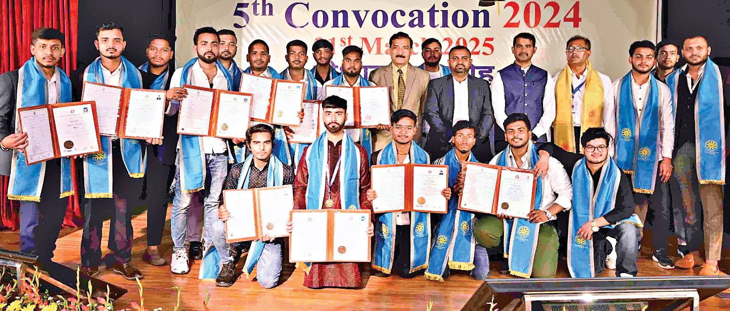ranchi news : इक्फाई विवि के दीक्षांत समारोह में 231 डिग्रियां बांटी गयीं, नौ विद्यार्थियों को मिला गोल्ड मेडल