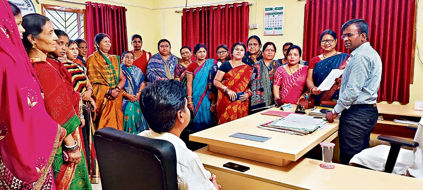 seraikela kharsawan news: सरायकेला शहरी क्षेत्र में पेयजल संकट, महिलाओं का प्रदर्शन